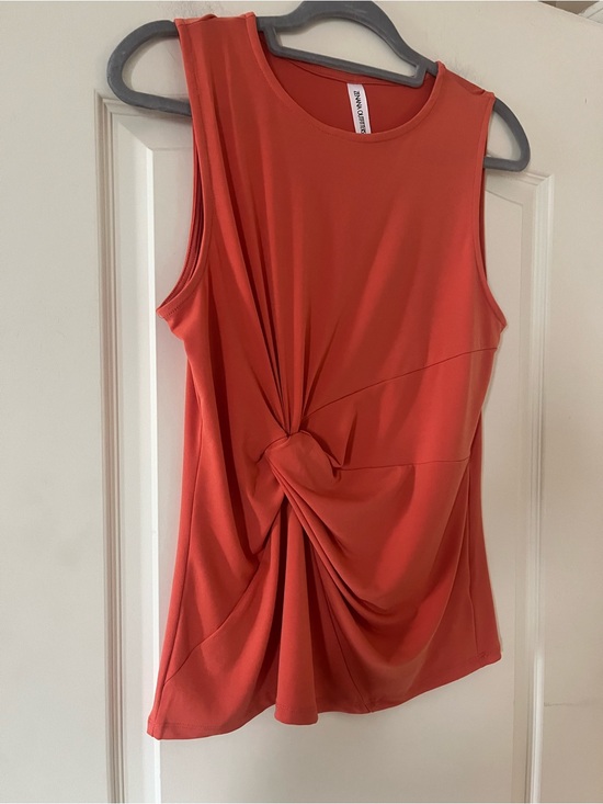 Zenana Outfitters Tops - Zenana Outfitters Sleeveless Twist-Front Top in Coral Orange Women’s size small